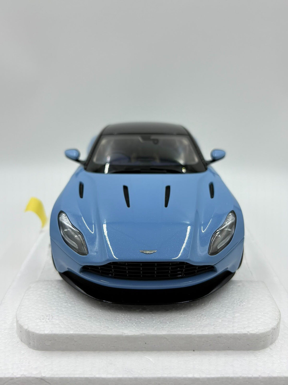 AUTOart AA 1 18 Aston MartinDB 11 1:18 Blue - immagine 1
