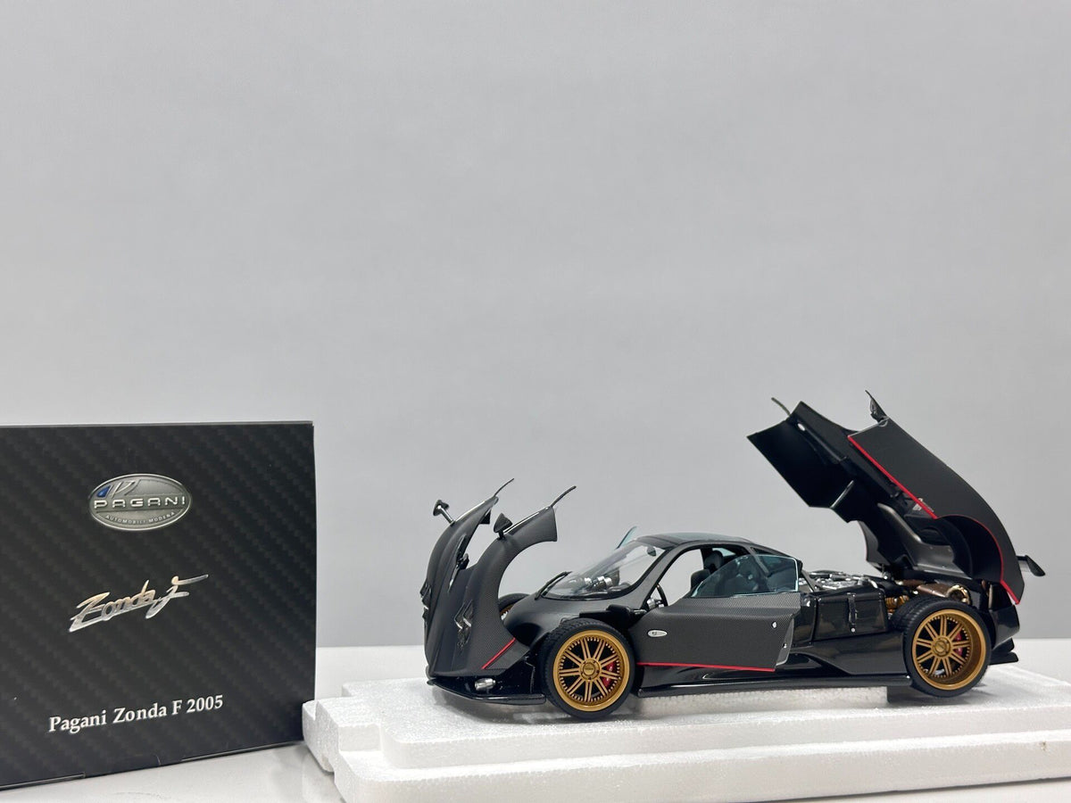 AR  1:18 Pagani Zonda F 2005 - Modello da collezione - immagine 1