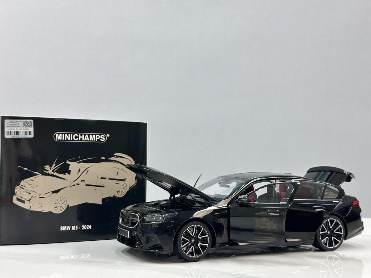 MINICHAMPS BMW M5 2024 110023801 1:18 - immagine 1