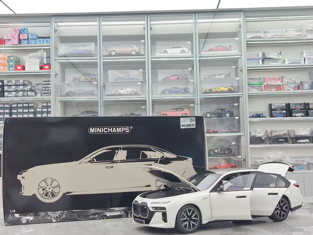 MINICHAMPS BMW I7 M70 G70 110023702 110023701 110023700 1:18 - immagine 1