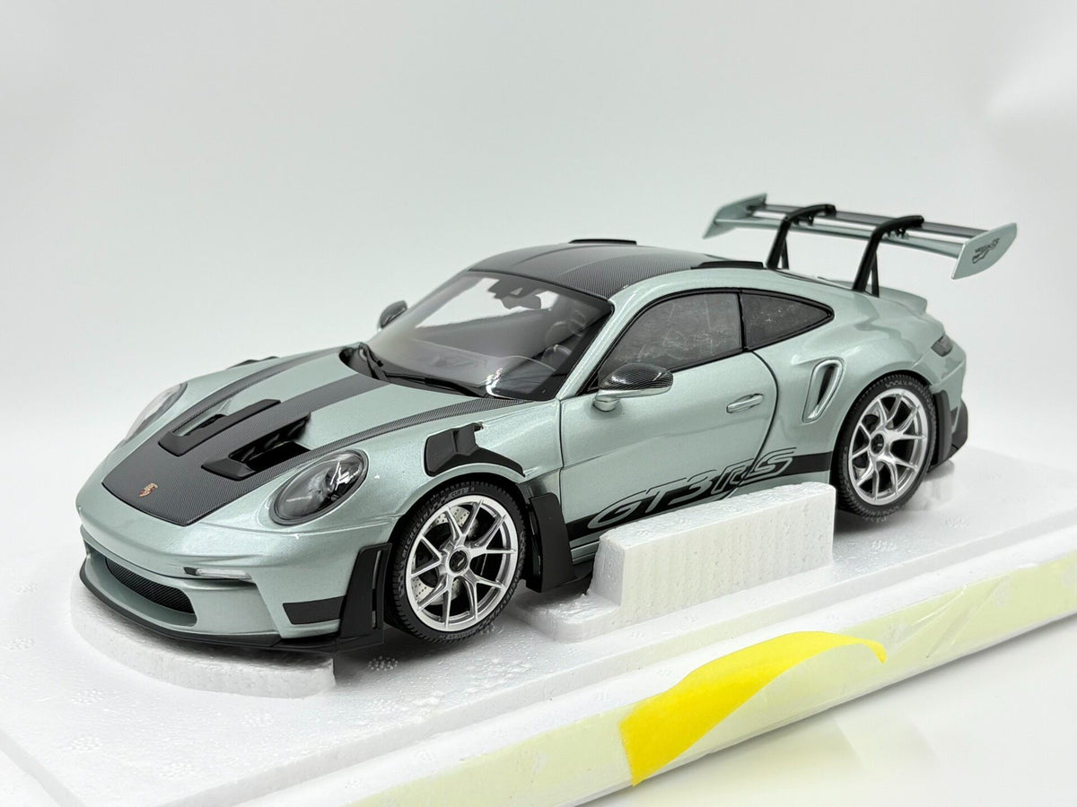 MINICHAMPS Porsche 911 RS 2023 DiecastModel 1:18 - immagine 1