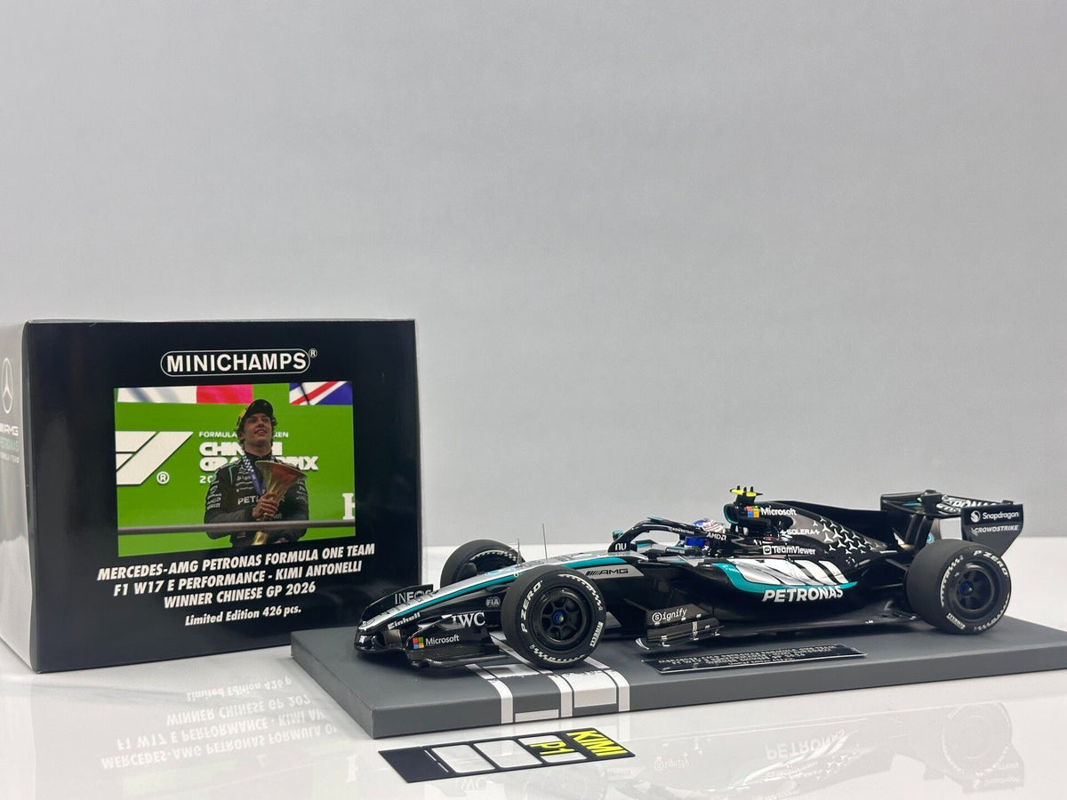 MINICHAMPS Mercedes-Benz AMG PETRONA PETRONAS F1 W17 SilverLivery 1172 - immagine 1