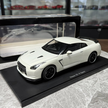 AUTOart Nissan GT-R R35 V-Spec 1:18 Alloy Model image 1