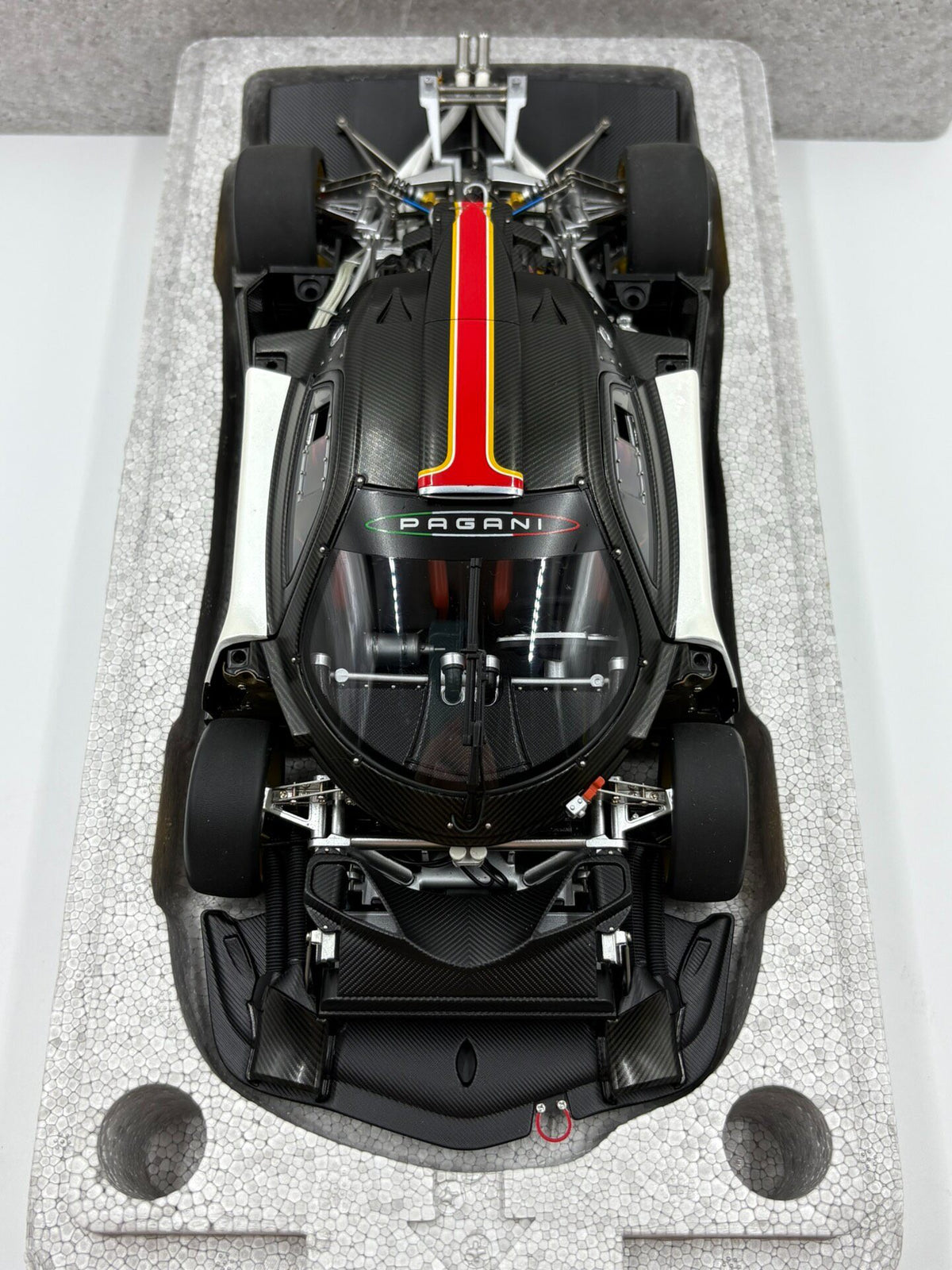 AUTOart PaganiZonda R DiecastModel 1:18 - immagine 1