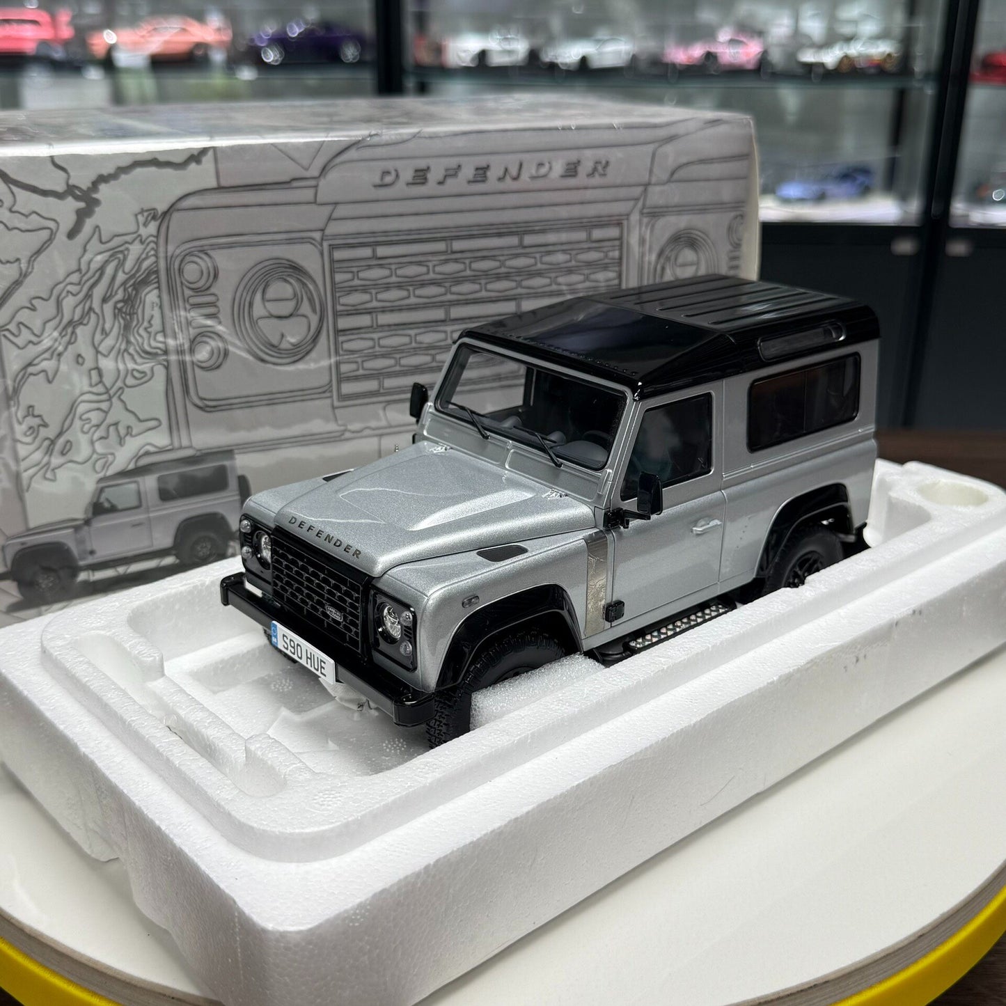 Almost Real Land Rover 90 1:18 Alloy Model image 1