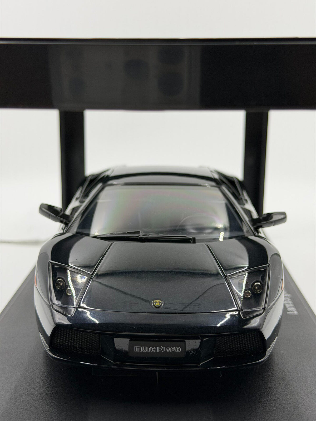 AUTOart DiecastModel 1:18 Black - immagine 1