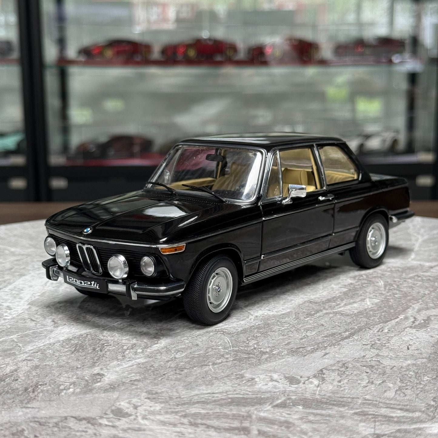 AUTOart BMW 2002 L 1:18 Alloy Model image 1