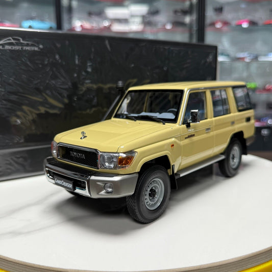 Almost Real Toyota Land Cruiser 76 LC76 2017 1:18 Alloy Model image 1