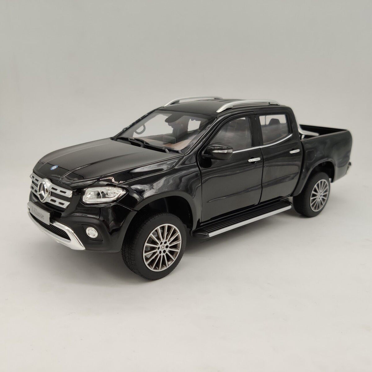Scale Model Mercedes-Benz X class B BENZ 021-1 1:18 Black - immagine 1