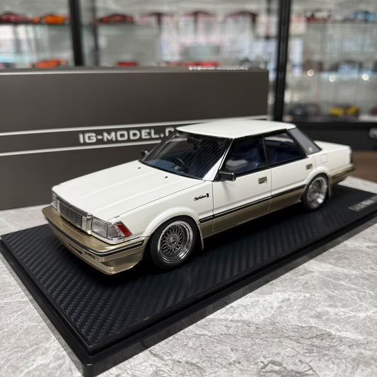 Ignition Model Toyota Crown 2.8 G(120) 1:18 Resin Model image 1