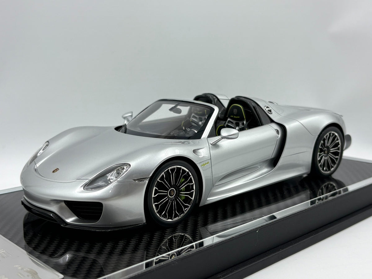 Scale Model YY Porsche 918 Spyder 1/18ResinModel - immagine 1