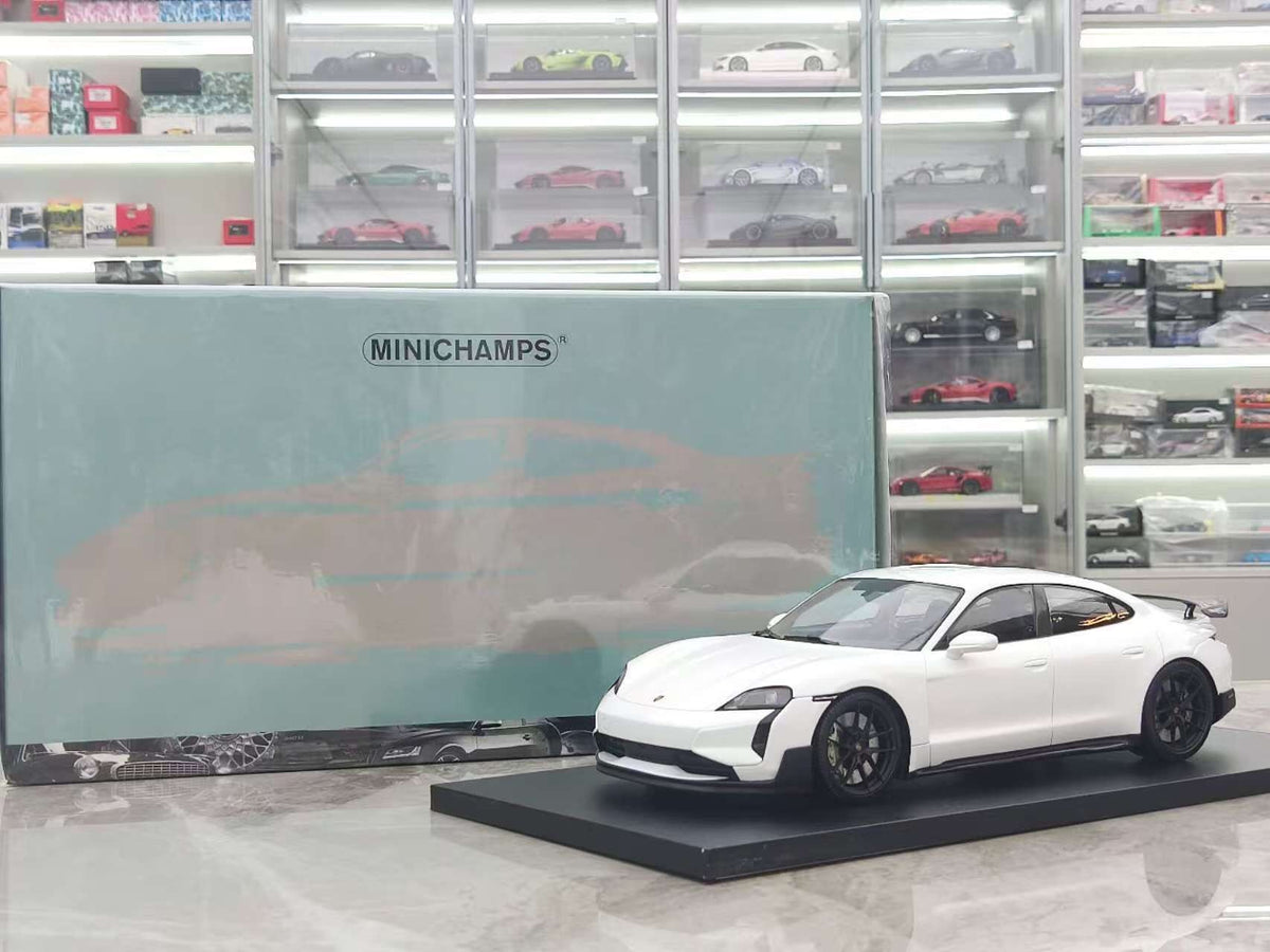 MINICHAMPS Porsche TAYCAN TUR TURBO 117069404 1:18 White - immagine 1