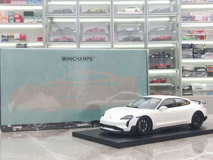 MINICHAMPS Porsche TAYCAN TUR TURBO 117069404 1:18 White - immagine 1