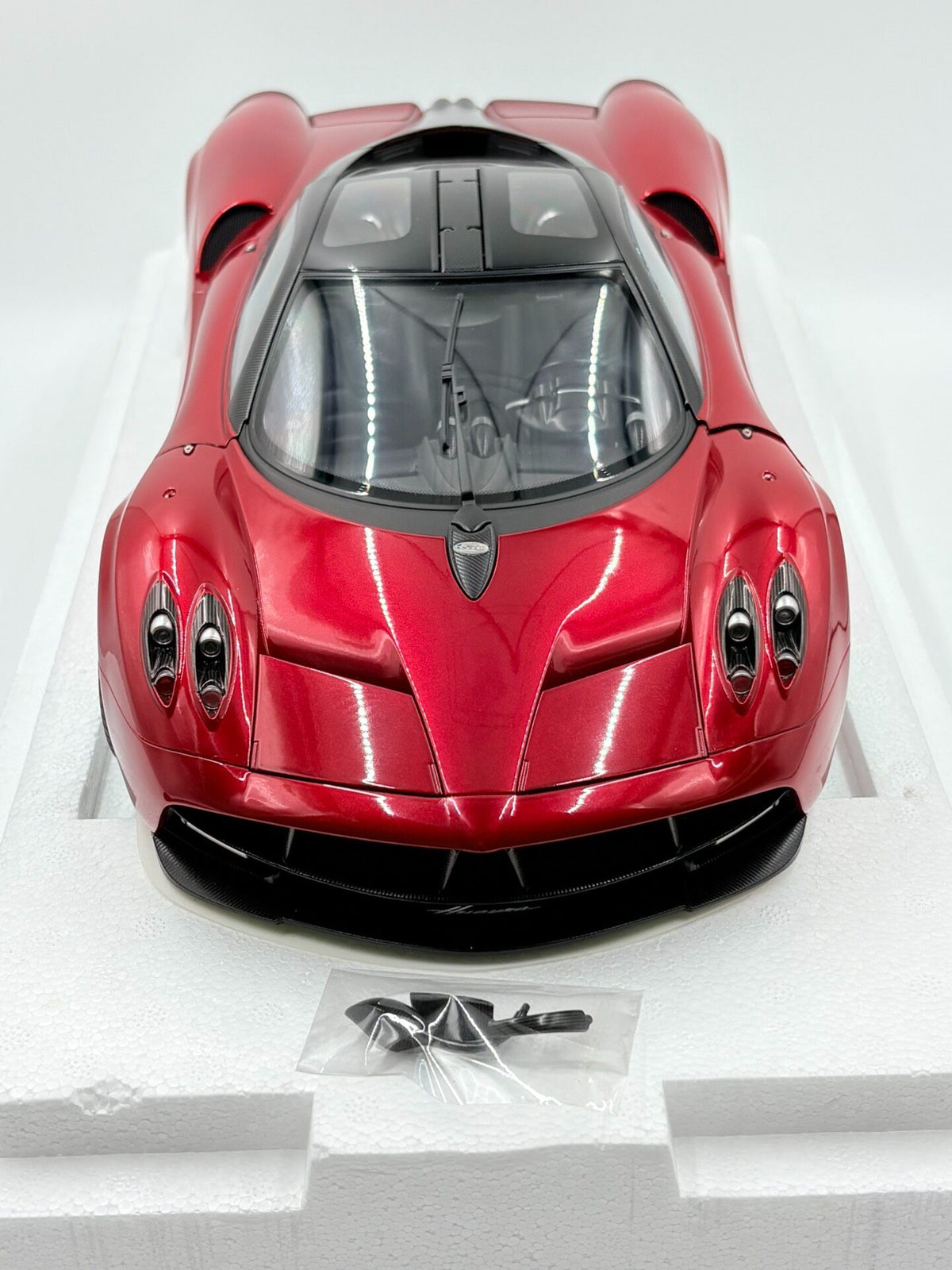 AUTOart PaganiHuayra ABSModel 1:12 - immagine 1