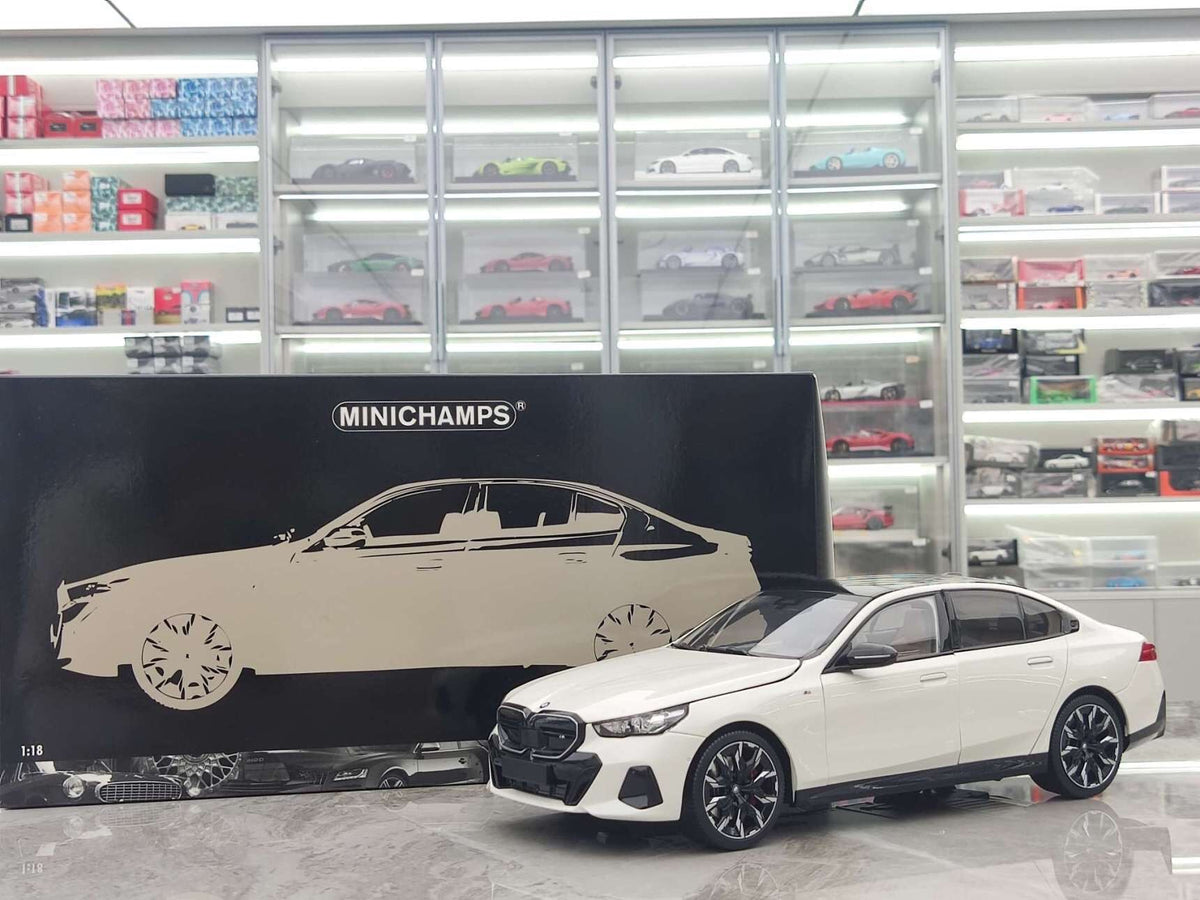 MINICHAMPS BMW i5 110023402 1:18 - immagine 1