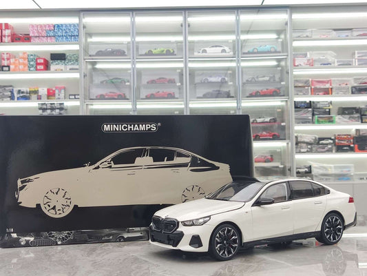 MINICHAMPS BMW i5 110023402 1:18 - immagine 1