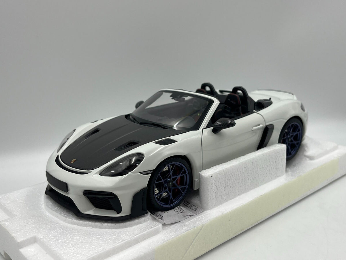 Scale Model Porsche 718 Spyder RS 1:18 White - immagine 1