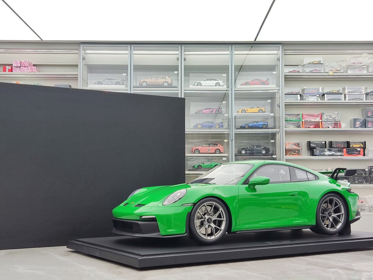 GT Spirit Porsche 911 992 GT GTS 801601 1:8 Green - immagine 1