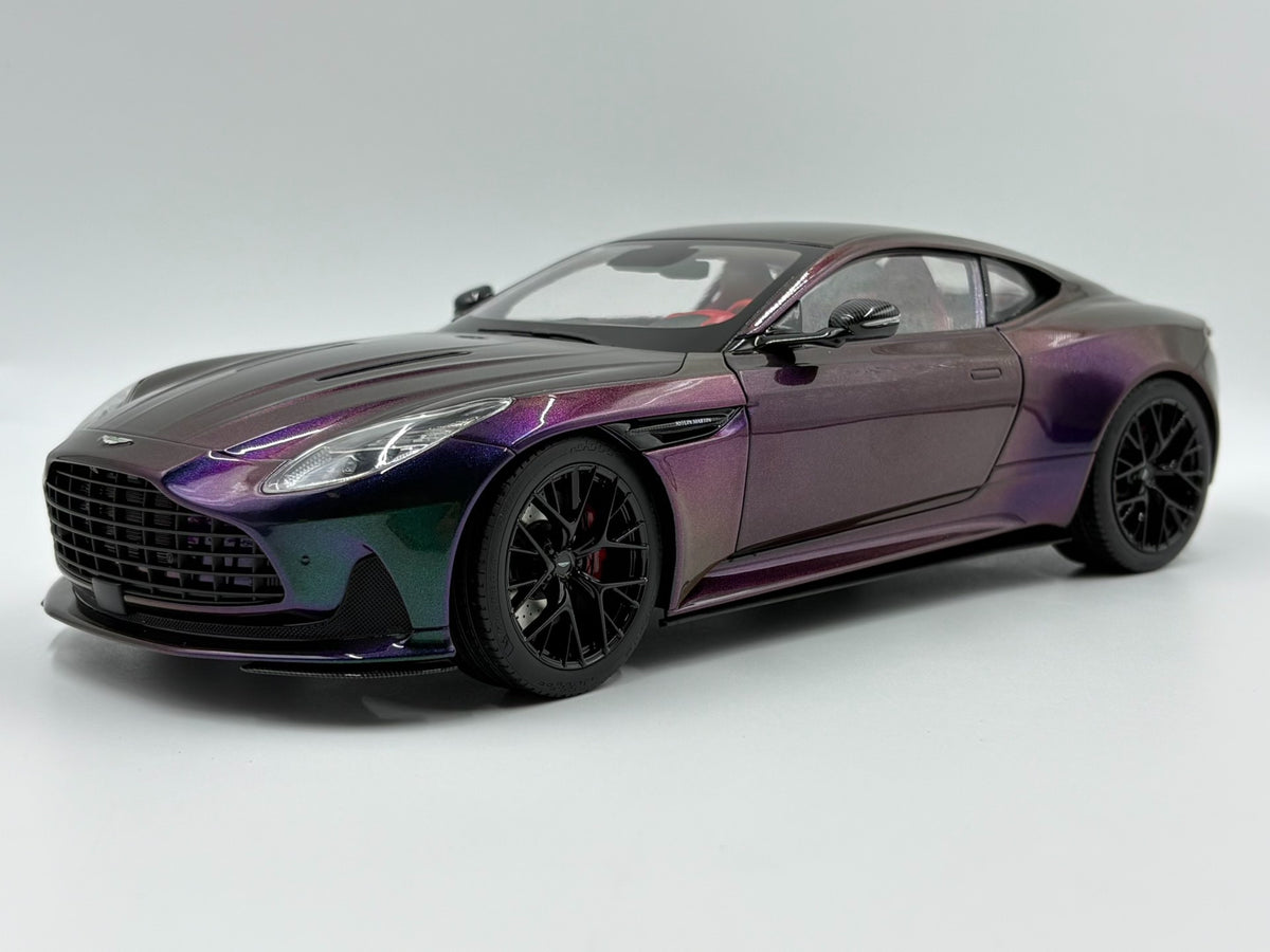 Scale Model 1 18Aston MartinDB 12 - immagine 1