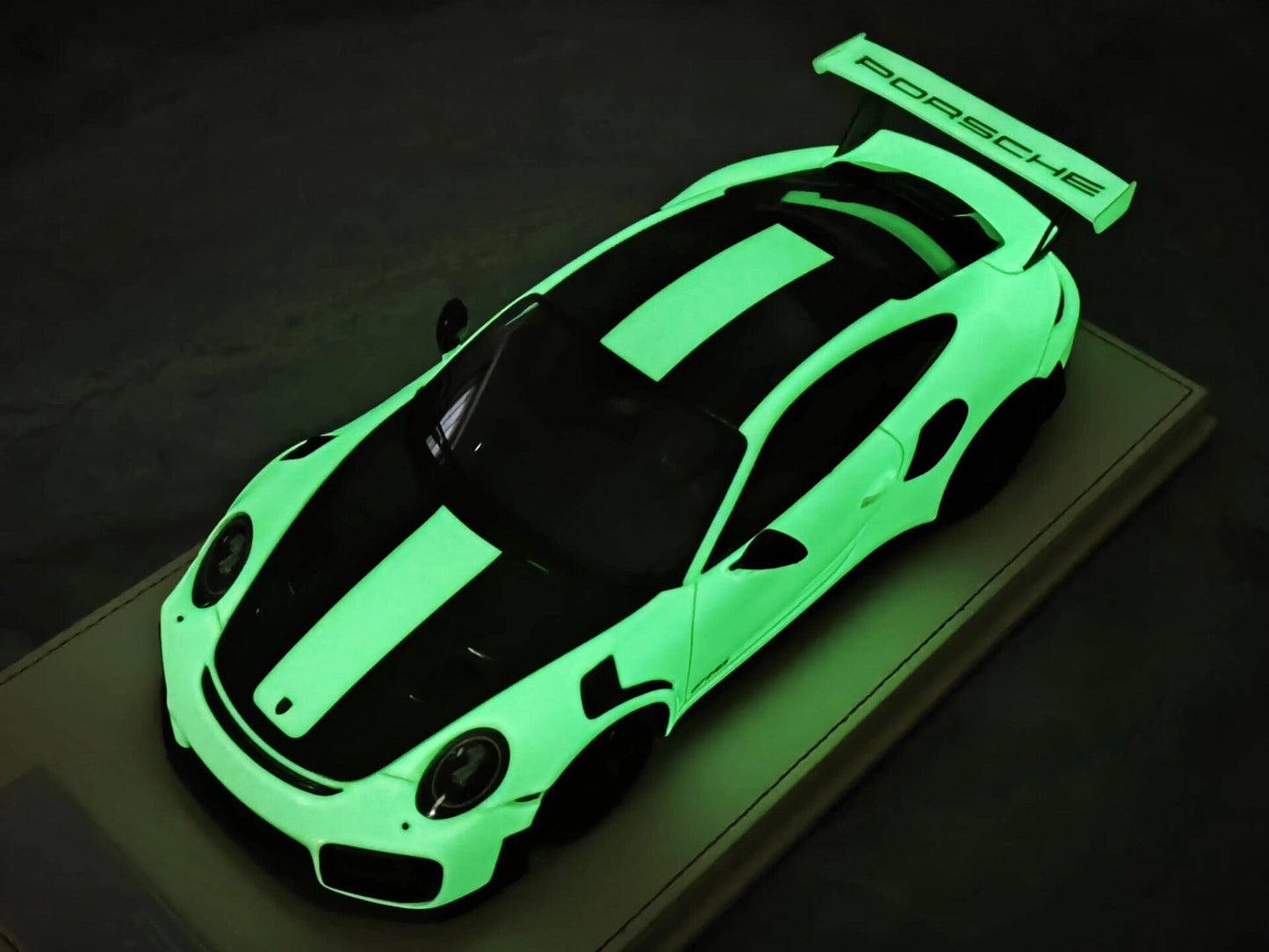 Vehicle Art Porsche 911 GT2 RS 1:18 Resin Model image 1