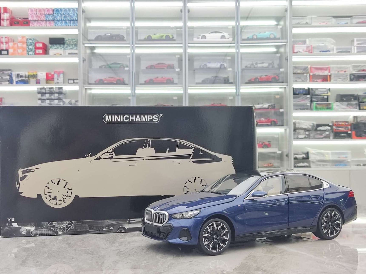 MINICHAMPS BMW i5 110023400 1:18 - immagine 1