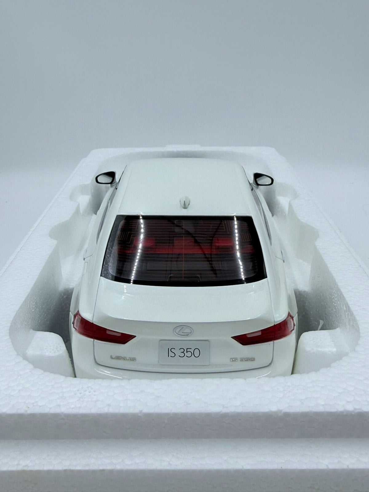 Scale Model IS350 1:18 White - immagine 2