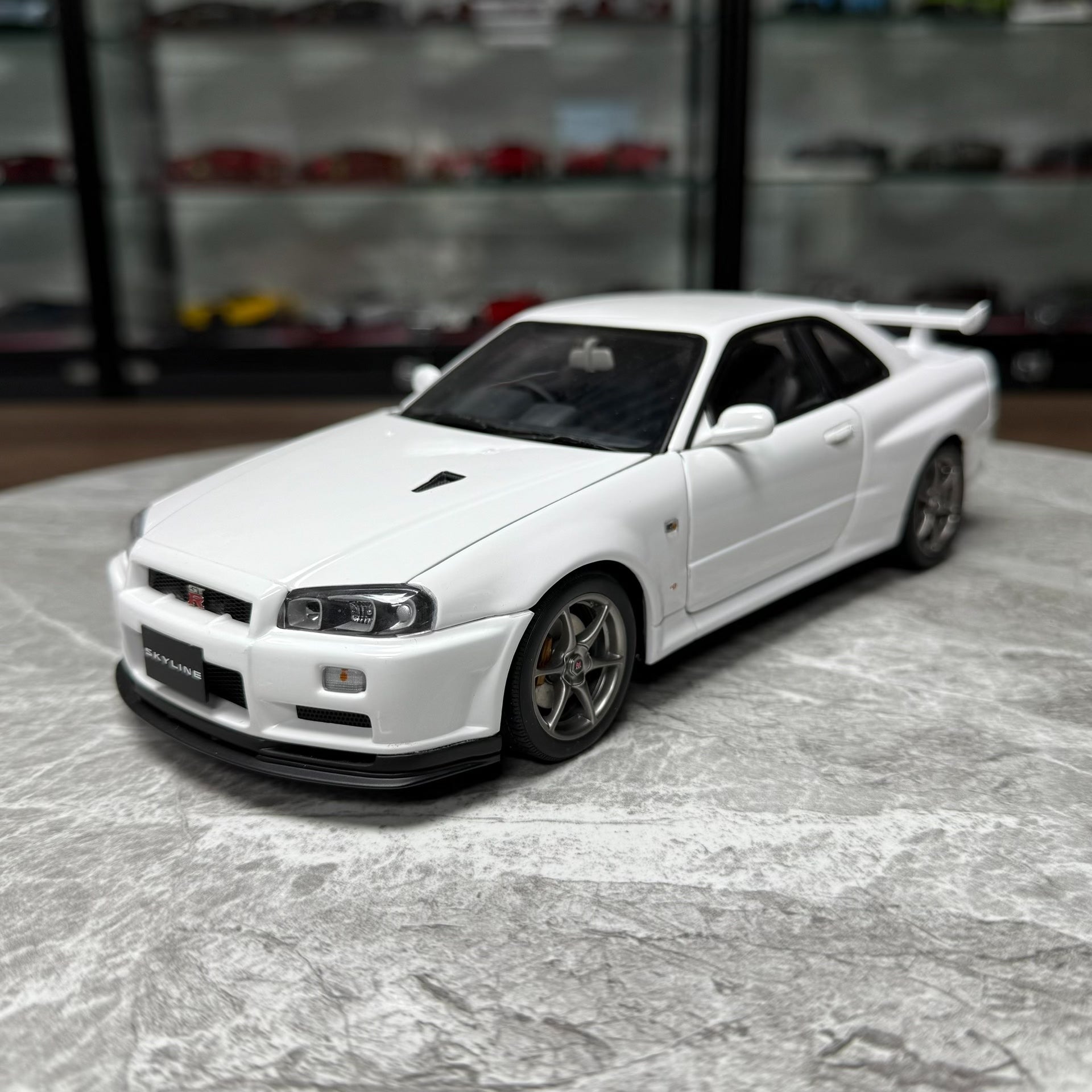 AUTOart Nissan R34 GT-R V-Spec 1:18 Alloy Model image 2