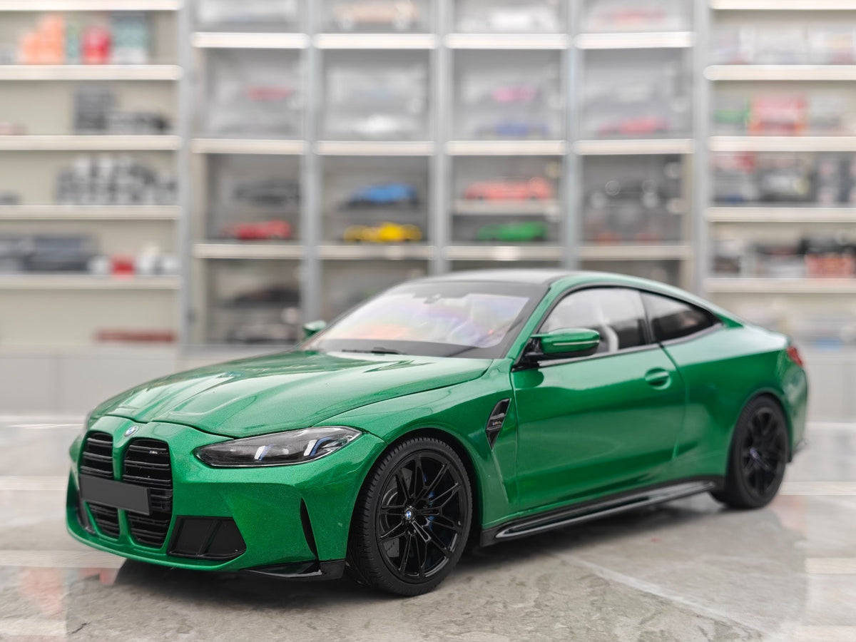 MINICHAMPS BMW M4 DiecastModel 1:18 Green - immagine 2