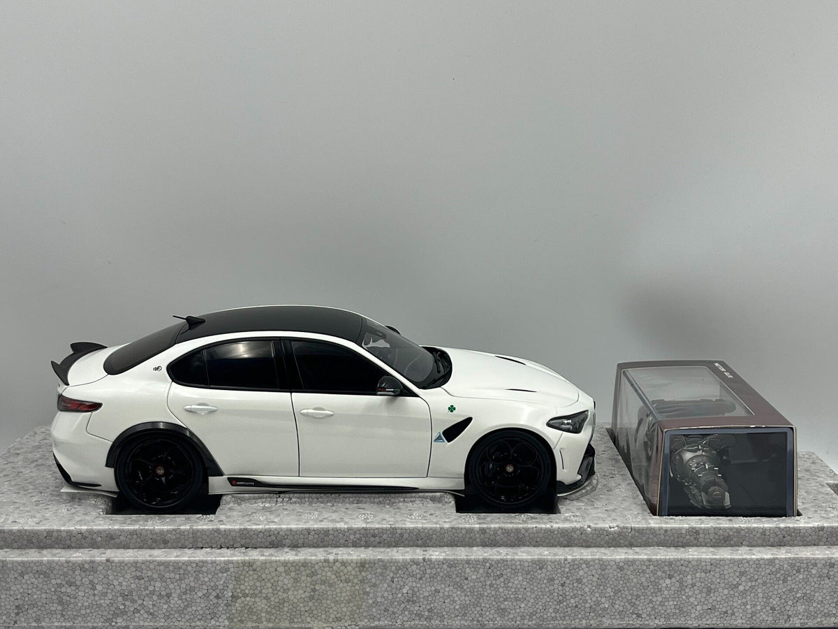 Scale Model MH 1 18 GTA 1:18 White - immagine 2