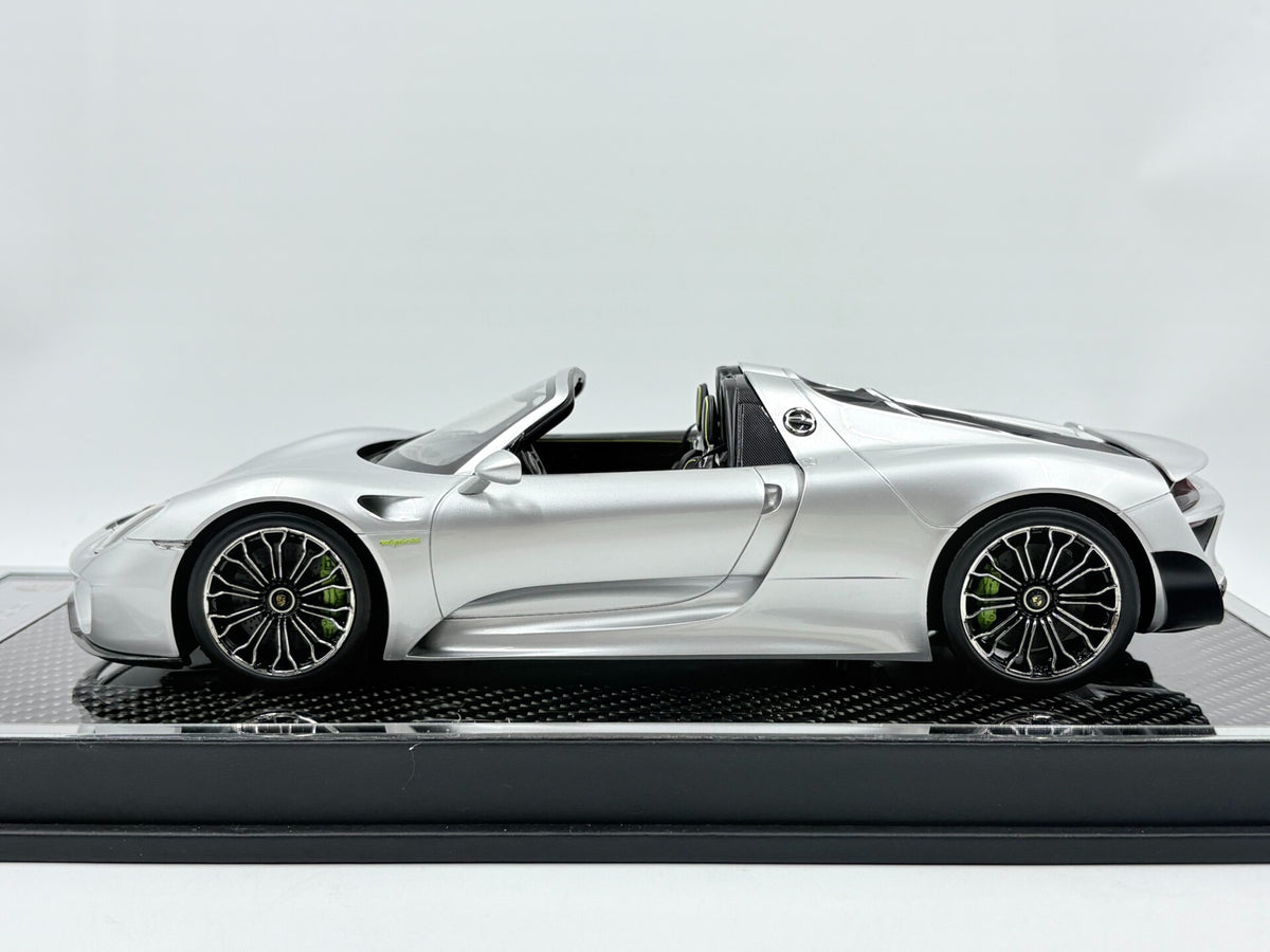 Scale Model YY Porsche 918 Spyder 1/18ResinModel - immagine 2