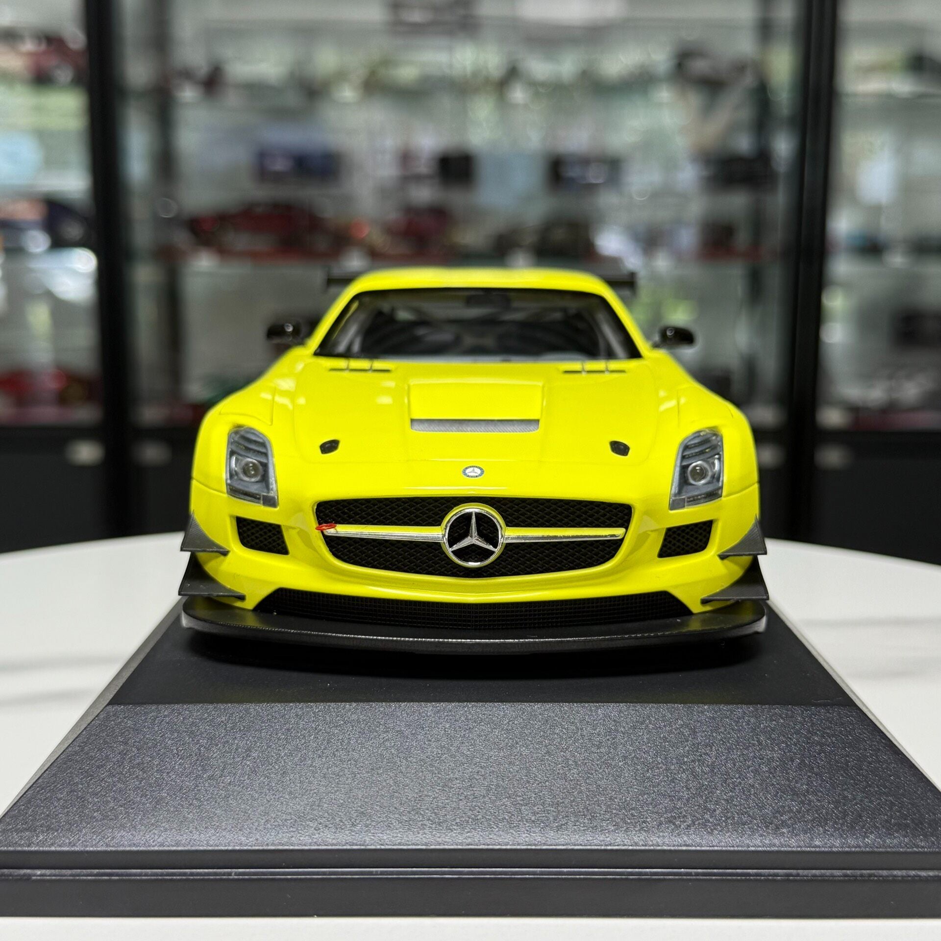 MINICHAMPS Mercedes-Benz SLS AMG GT3 1:18 Alloy Model image 2