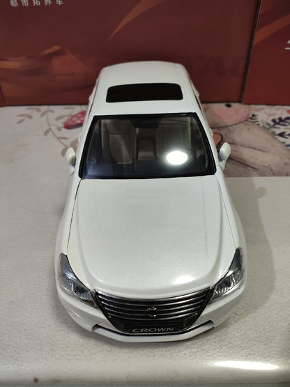 Scale Model Toyota 1 18 DiecastModel White - immagine 2