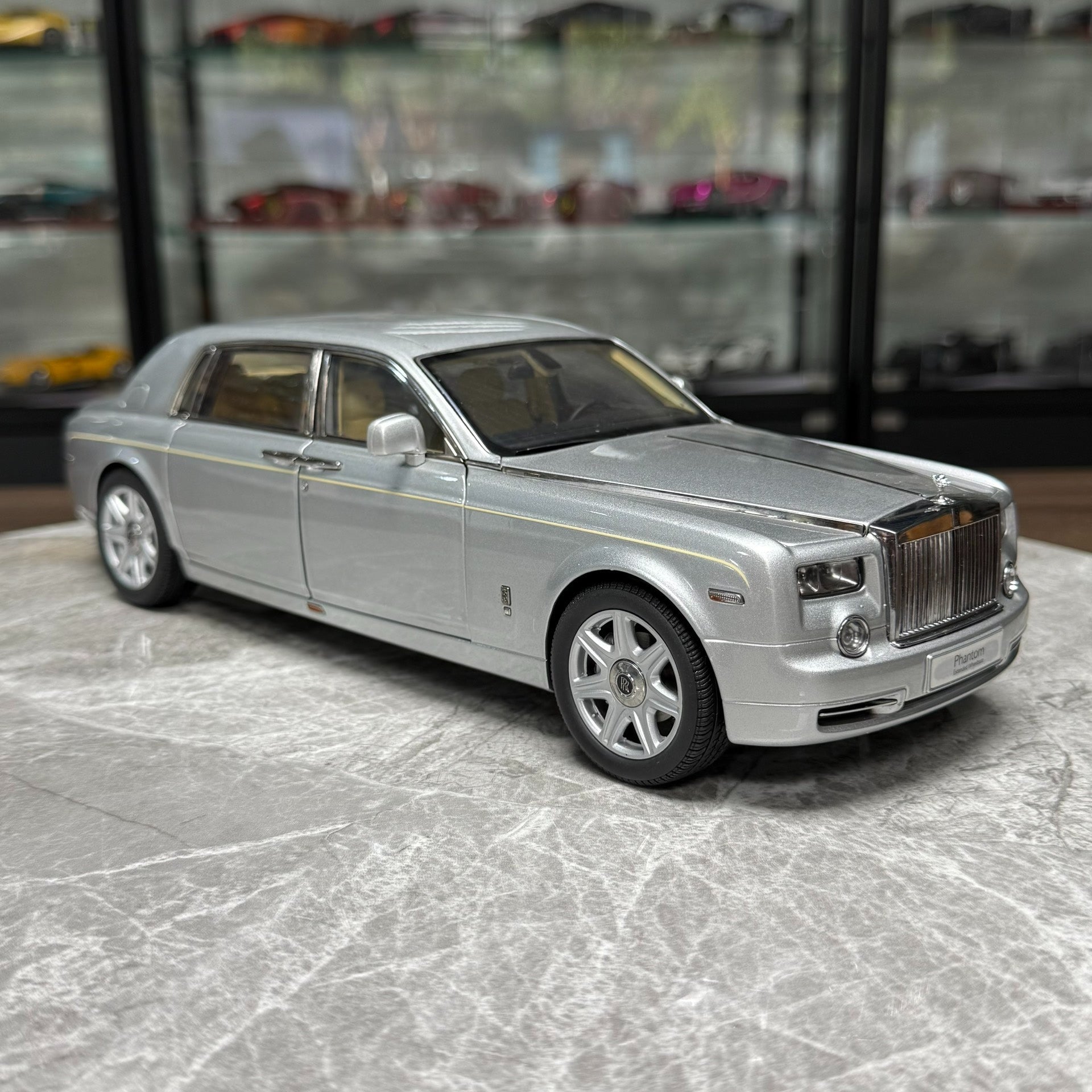 Kyosho Rolls-Royce Phantom 1:18 Alloy Model image 2