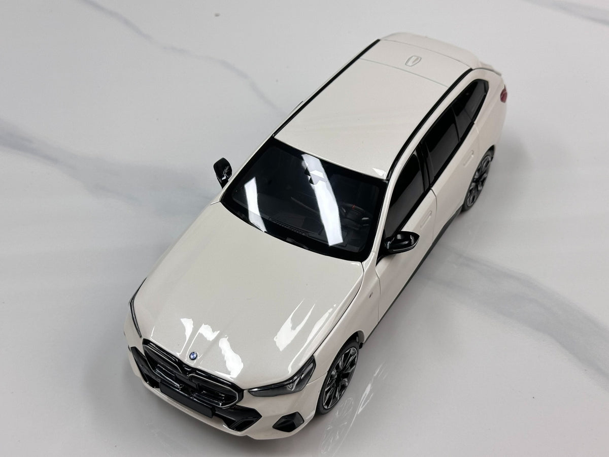 MINICHAMPS BMW i5 M60 TOUR TOURING 2024 110023601 1:18 - immagine 2