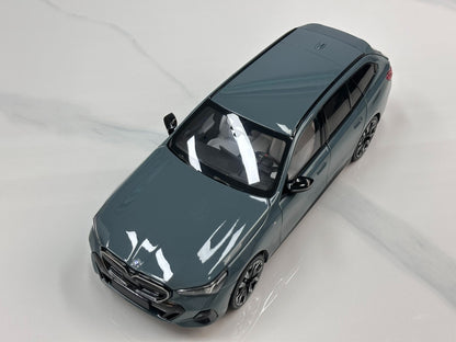 MINICHAMPS BMW i5 M60 TOUR TOURING 2024 110023600 1:18 - immagine 2