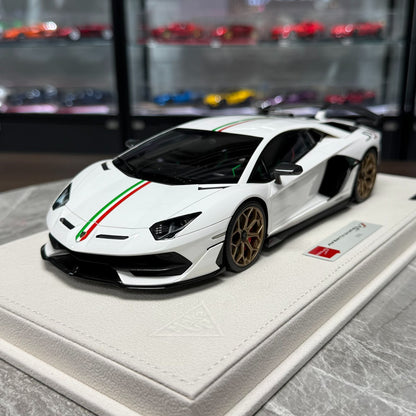 Make Up Lamborghini Aventador SVJ 1:18 Resin Model image 2
