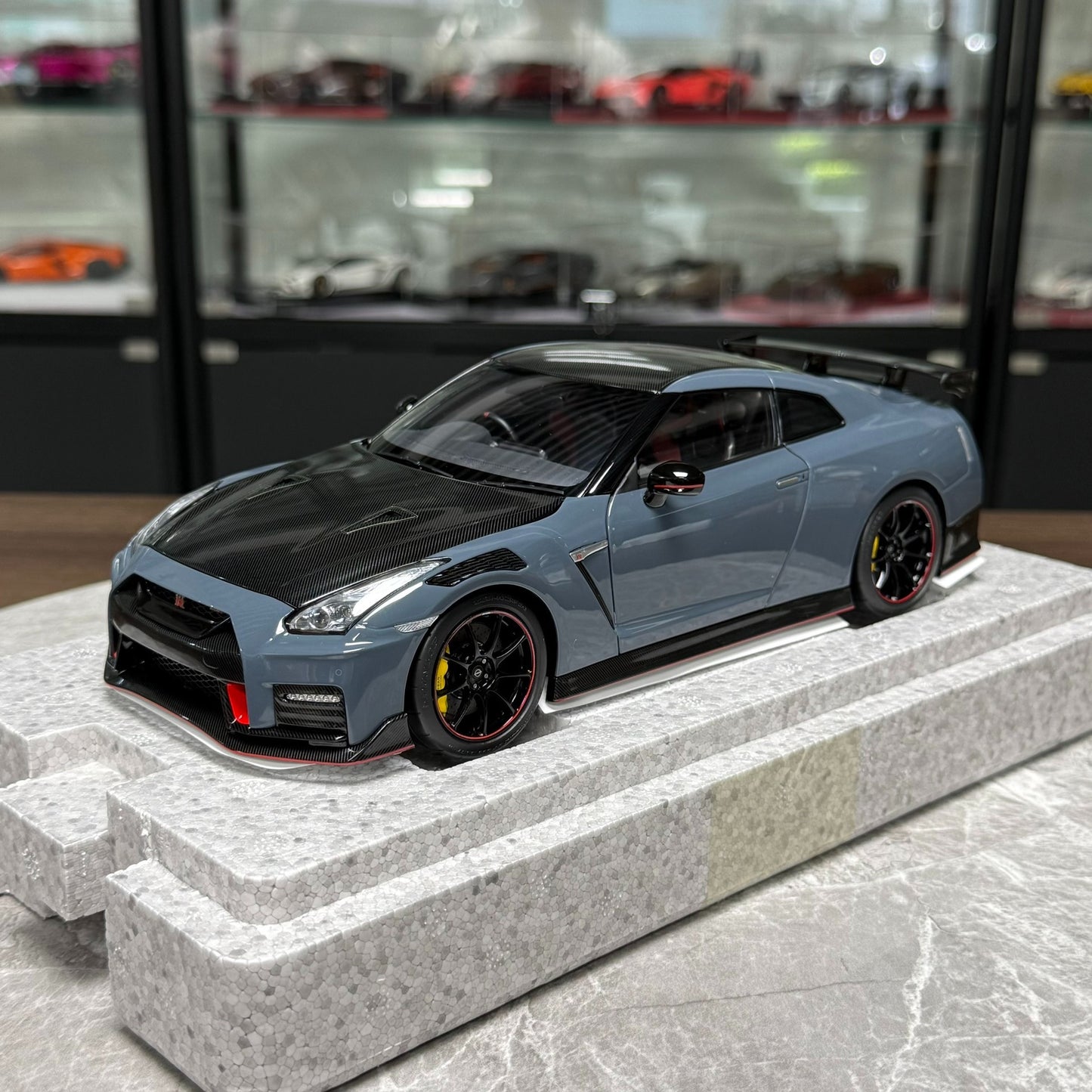 Motorhelix Nissan GT-R R35 1:18 Alloy Model image 2