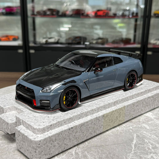Motorhelix Nissan GT-R R35 1:18 Alloy Model image 2