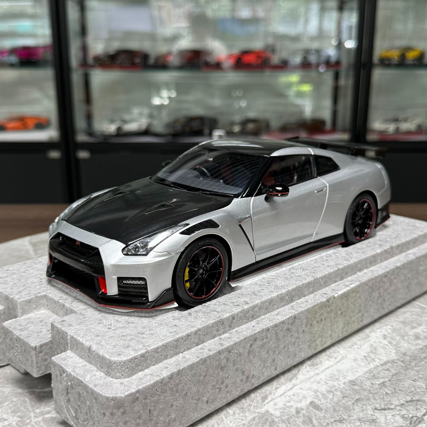 Motorhelix Nissan GT-R R35 1:18 Alloy Model image 2