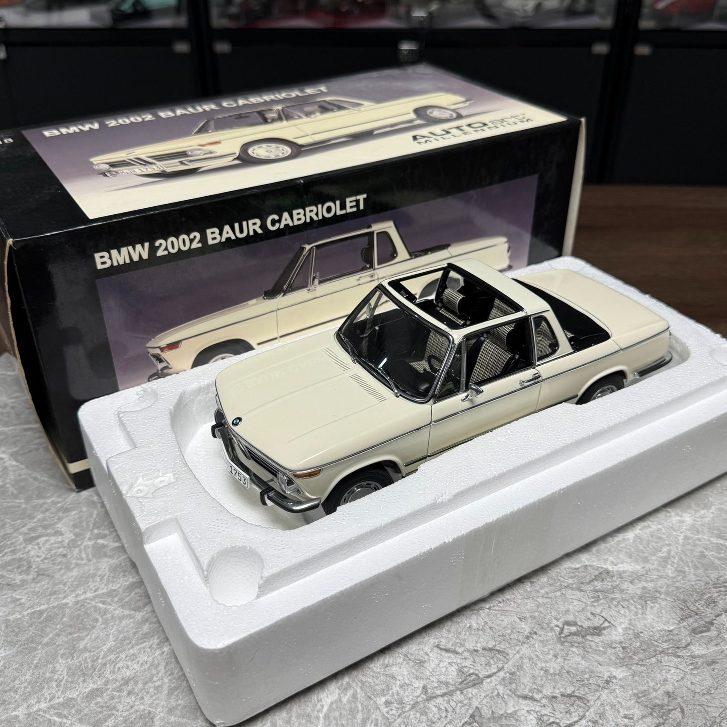 AUTOart BMW 2002 BAUR 1:18 Alloy Model image 2