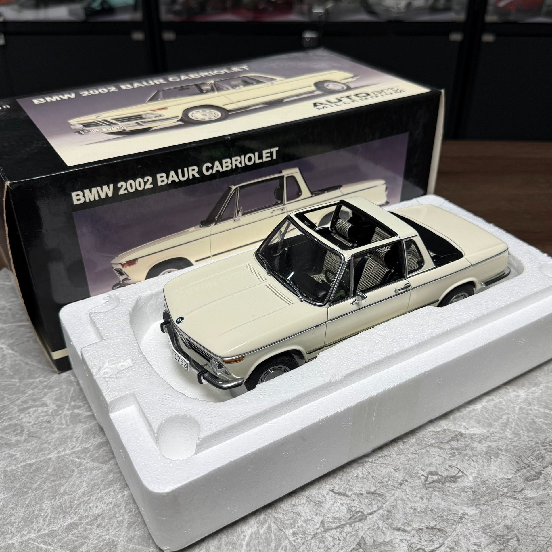 AUTOart BMW 2002 BAUR 1:18 Alloy Model image 2