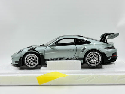 MINICHAMPS Porsche 911 RS 2023 DiecastModel 1:18 - immagine 2