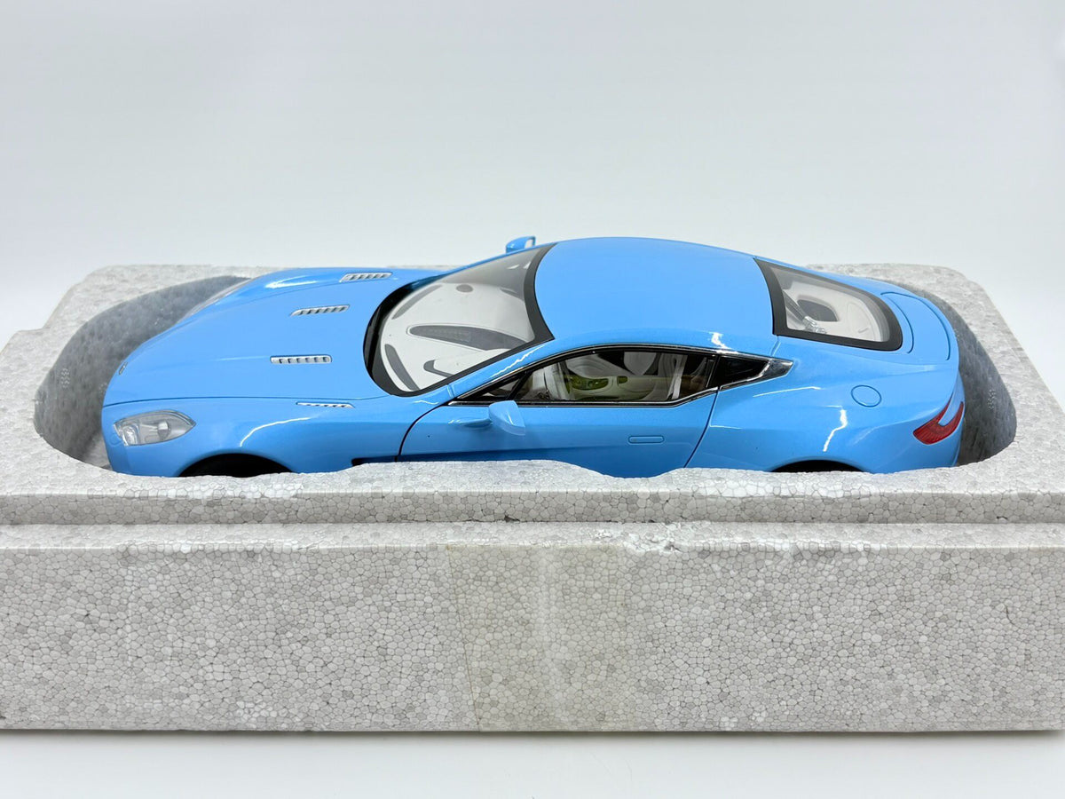 AUTOart Aston MartinONE-77 OpeningModel 1:18 - immagine 2