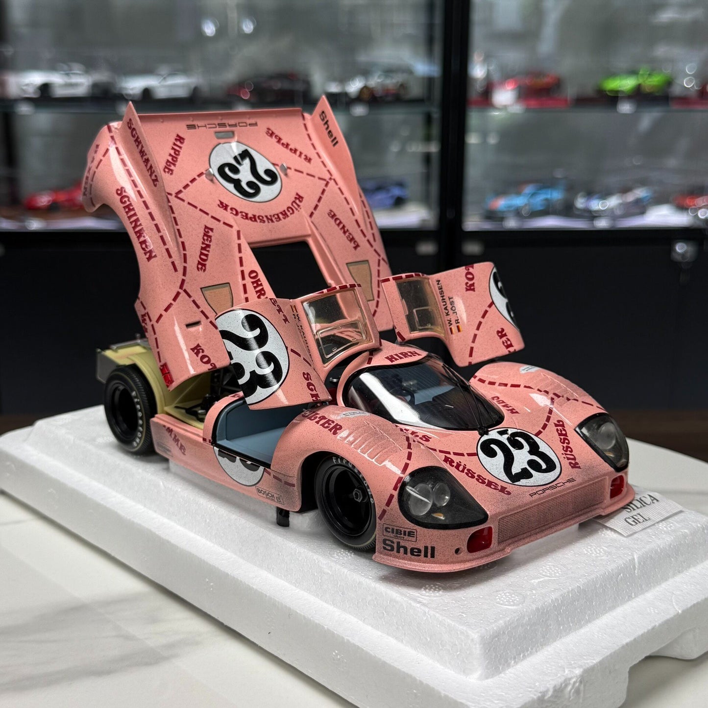 MINI GT Porsche 917 1:18 Alloy Model image 2