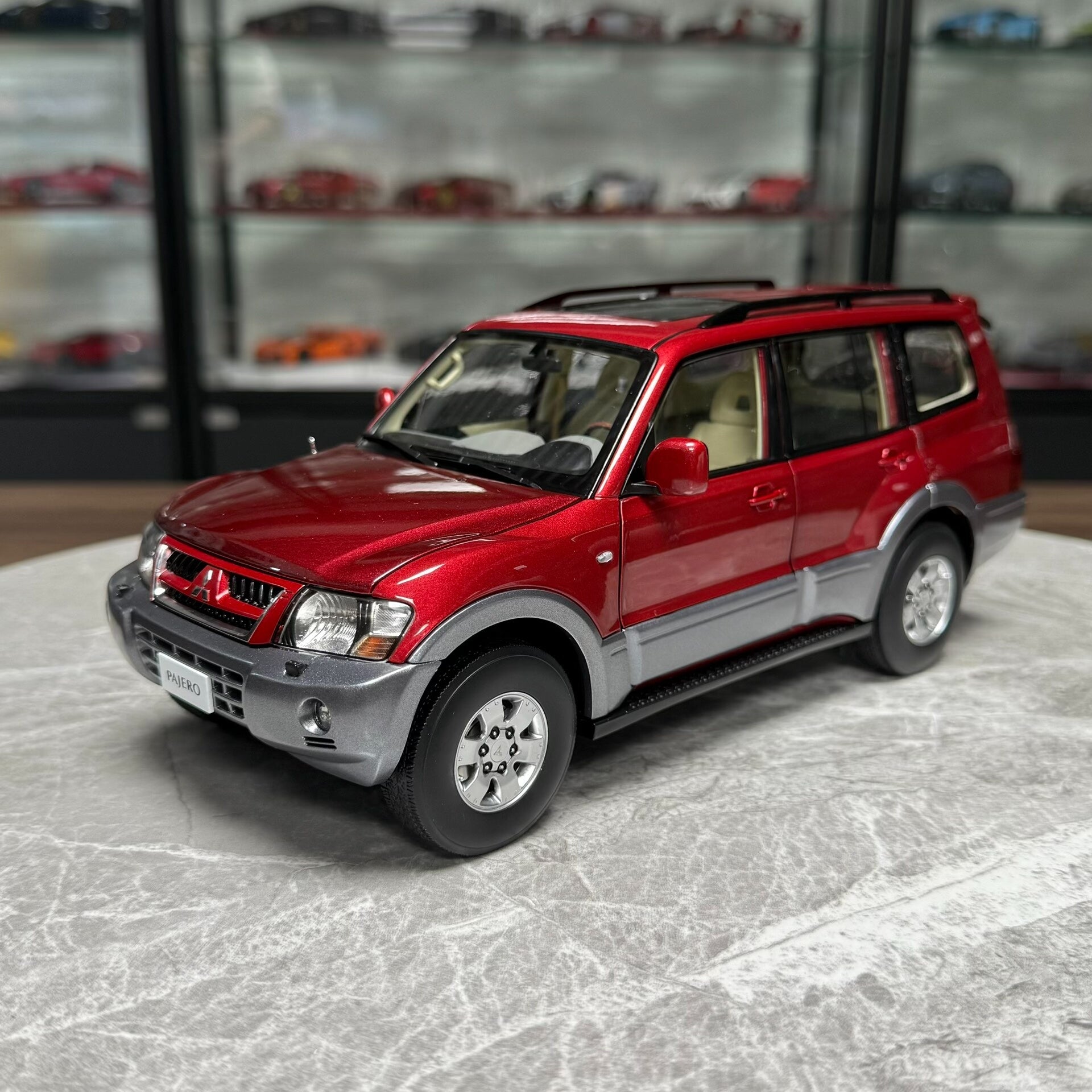 YC Model Mitsubishi V73 1:18 Alloy Model image 2