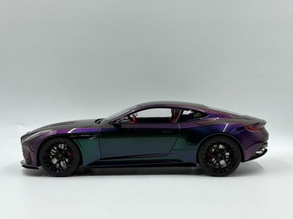 Scale Model 1 18Aston MartinDB 12 - immagine 2