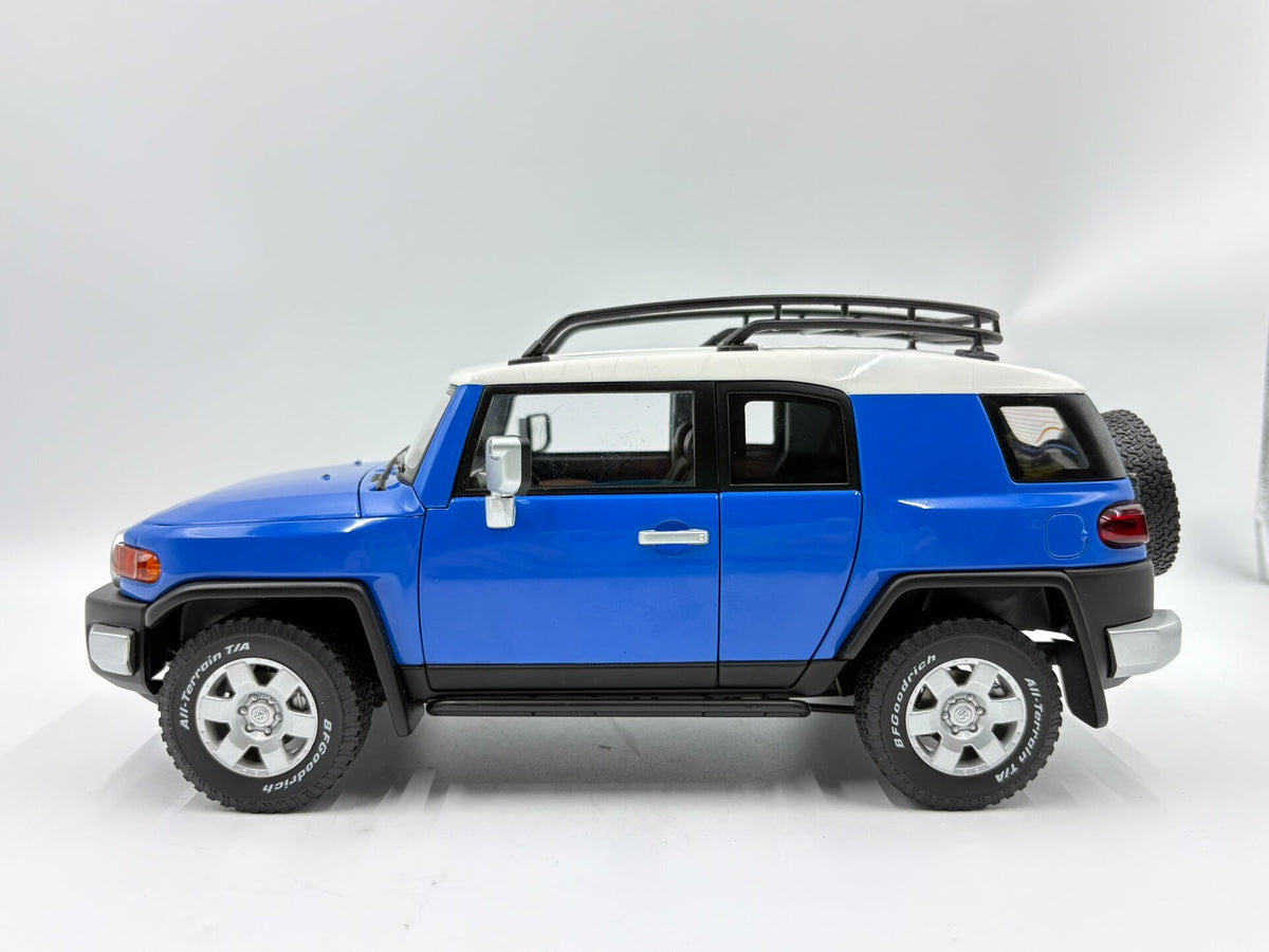 AUTOart ToyotaFJ CRUISER 1 18DiecastModel Blue - immagine 2