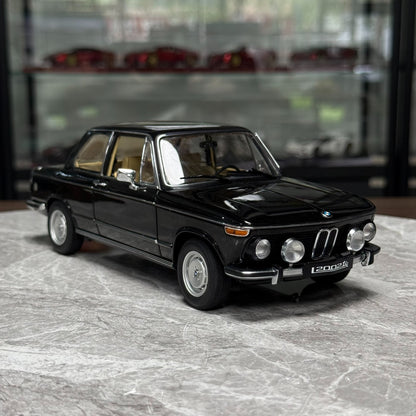 AUTOart BMW 2002 L 1:18 Alloy Model image 3