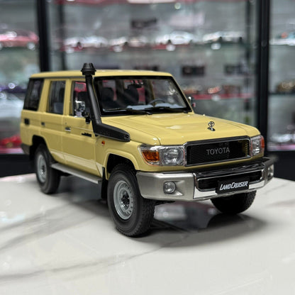 Almost Real Toyota Land Cruiser 76 LC76 2017 1:18 Alloy Model image 3