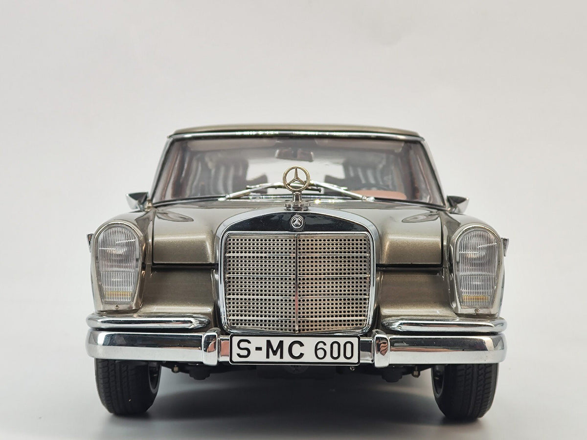 Scale Model CMC C 016 1:18 Gold - immagine 3